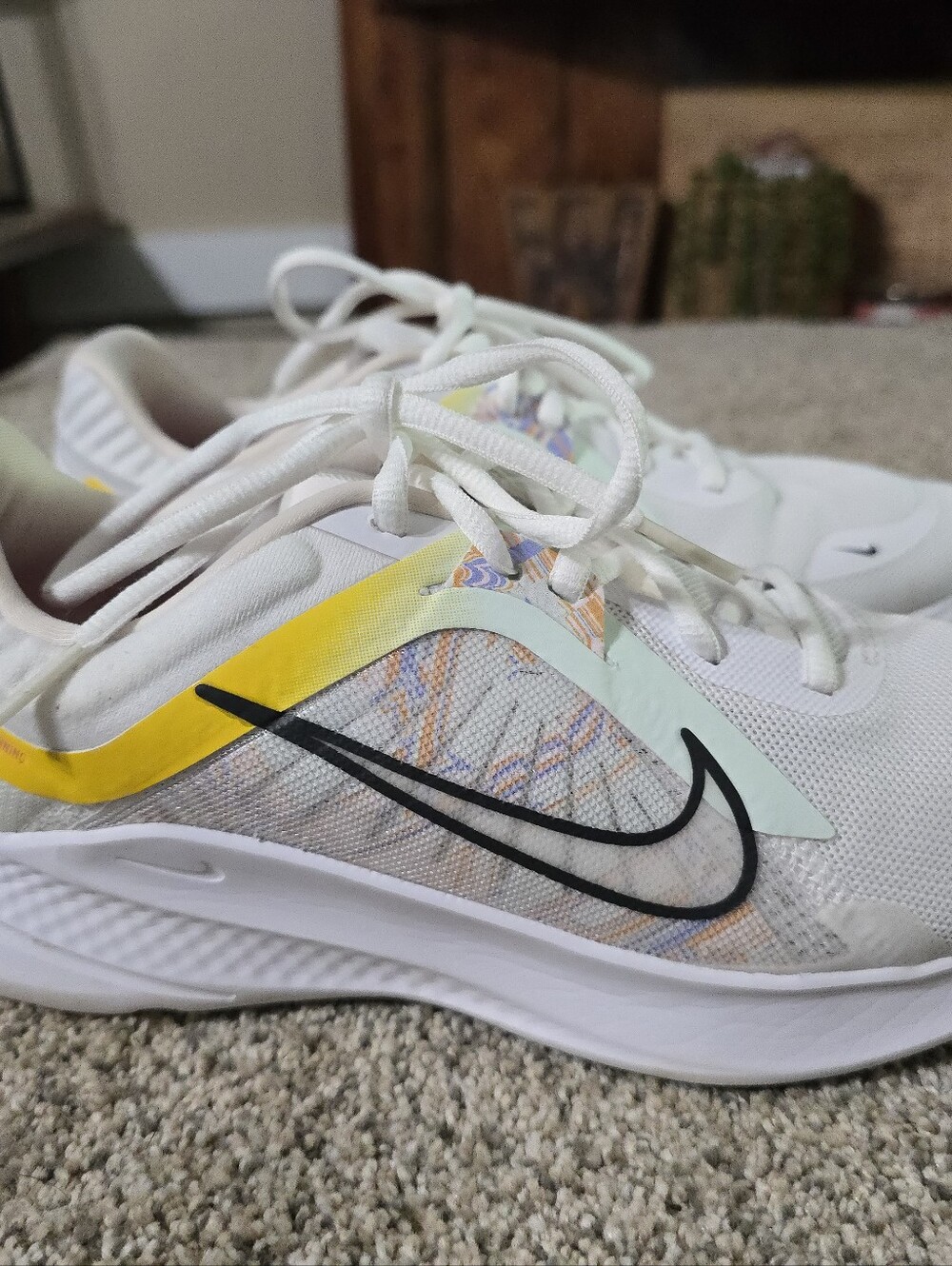 Nike Quest 5 Premium Women’s Running Shoes White Yellow Size 8.5